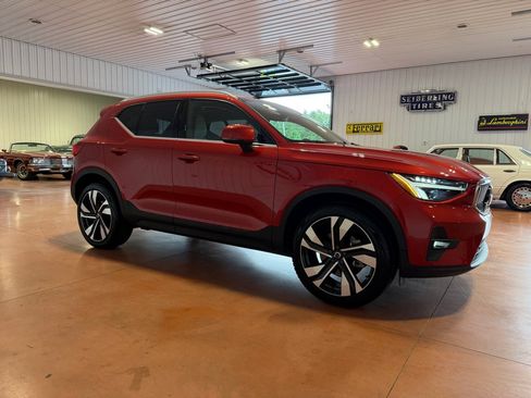 Used 2023 Volvo XC40 B5 Plus w/ Protection Package Premier AWD/4WD image 8