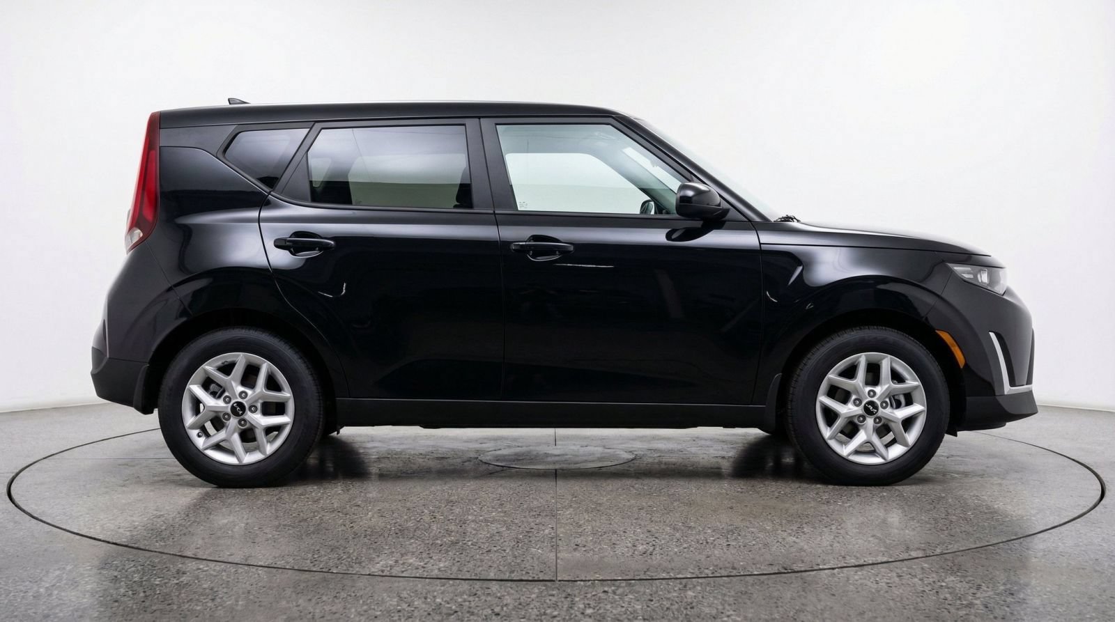 Used 2025 Kia Soul LX w/ LX Technology Package FWD image 9