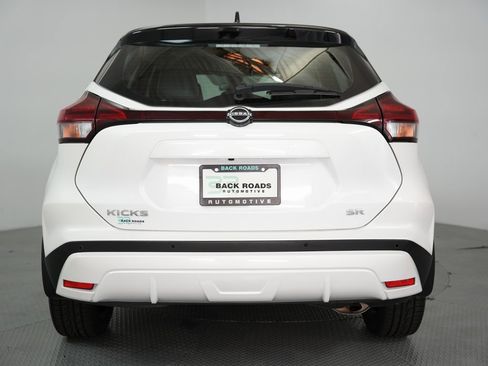 Used 2023 Nissan Kicks SR image 8