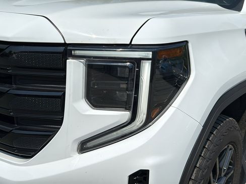 Used 2022 GMC Sierra 1500 Elevation w/ LPO, Elevation Black Package AWD/4WD image 9