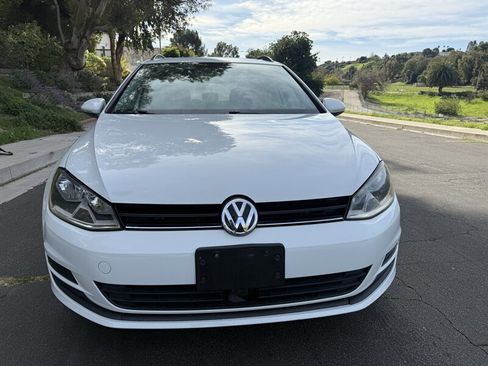 Used 2016 Volkswagen Golf Limited Edition image 2