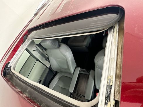 Used 2021 Toyota Sienna Limited image 22