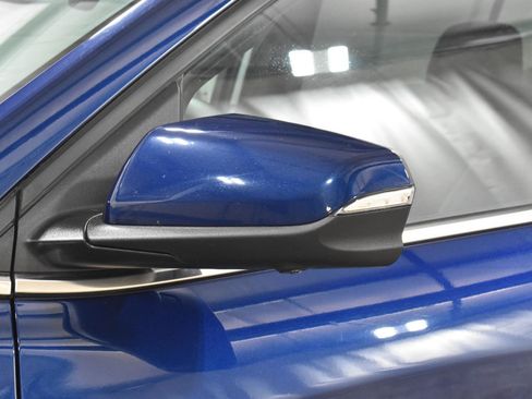Used 2023 Chevrolet Equinox Premier FWD image 33