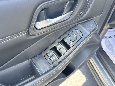 Used 2022 Nissan Rogue SL w/ SL Premium Package image 13