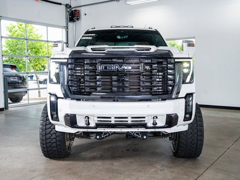 Used 2024 GMC Sierra 2500 Denali Ultimate w/ Max Trailering Package image 3