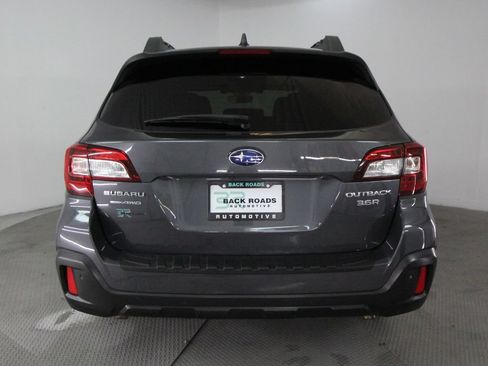 Used 2018 Subaru Outback 3.6R Limited AWD/4WD image 8