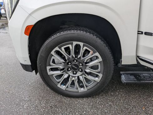 Used 2023 GMC Yukon XL Denali Ultimate AWD/4WD image 39