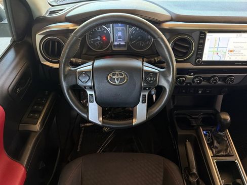 Used 2020 Toyota Tacoma SR5 AWD/4WD image 14