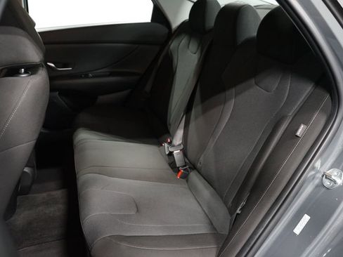 Used 2024 Hyundai Elantra SE image 25