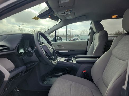 Used 2024 Toyota Sienna LE image 15