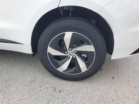 Certified 2025 Jaguar F-PACE R-Dynamic S image 11