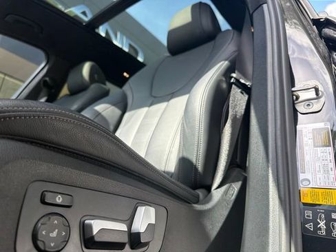 Used 2022 BMW X7 xDrive40i w/ M Sport Package AWD/4WD image 5