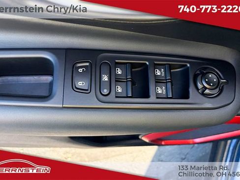 Used 2023 Jeep Renegade Trailhawk AWD/4WD image 25