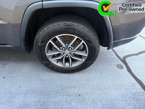 Certified 2017 Jeep Grand Cherokee Limited w/ Trailer Tow Group IV RWD image 18