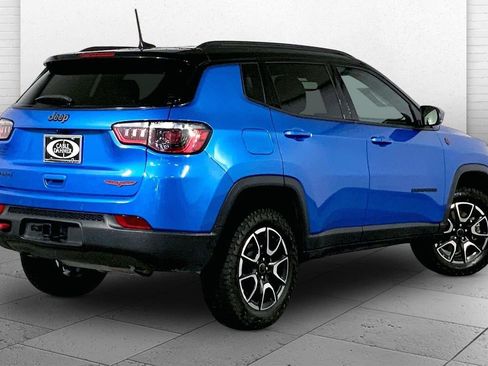 Used 2025 Jeep Compass Trailhawk w/ Trailer Tow Group AWD/4WD image 5