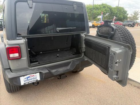 Used 2021 Jeep Wrangler Sport AWD/4WD image 9