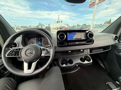 Used 2024 Mercedes-Benz Sprinter 2500 image 14