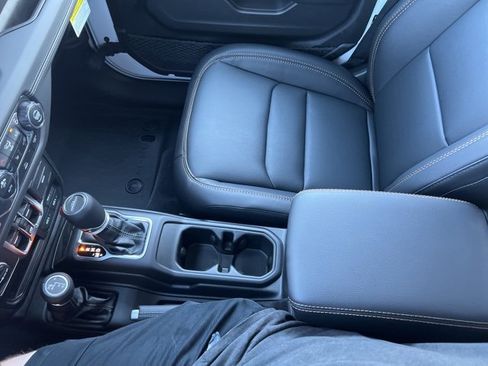 New 2025 Jeep Gladiator Sport S image 21