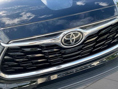 Used 2020 Toyota Highlander Limited FWD image 29