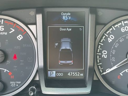 Used 2022 Toyota Tacoma TRD Off-Road AWD/4WD image 28