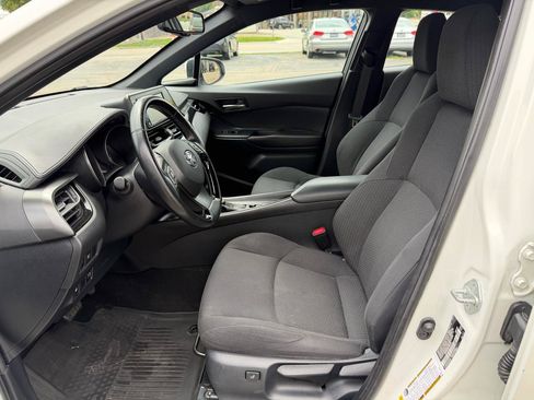 Used 2018 Toyota C-HR XLE FWD image 11