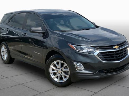 Used 2020 Chevrolet Equinox LS w/ LS Convenience Package FWD image 3