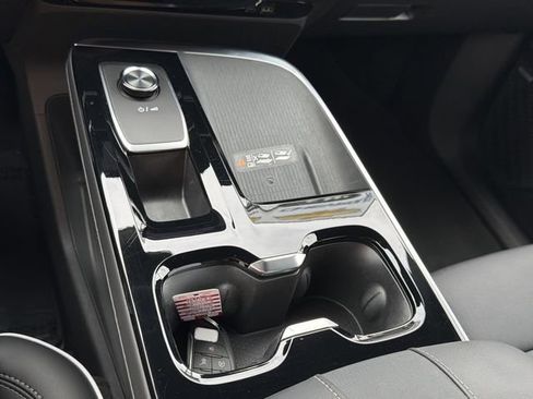 Certified 2025 Buick Enclave Preferred FWD image 28
