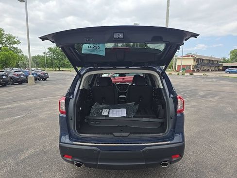 Certified 2025 Subaru Ascent Bronze Edition AWD/4WD image 8