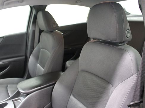 Used 2025 Chevrolet Malibu LS image 4