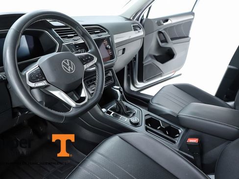 Used 2022 Volkswagen Tiguan SE image 57