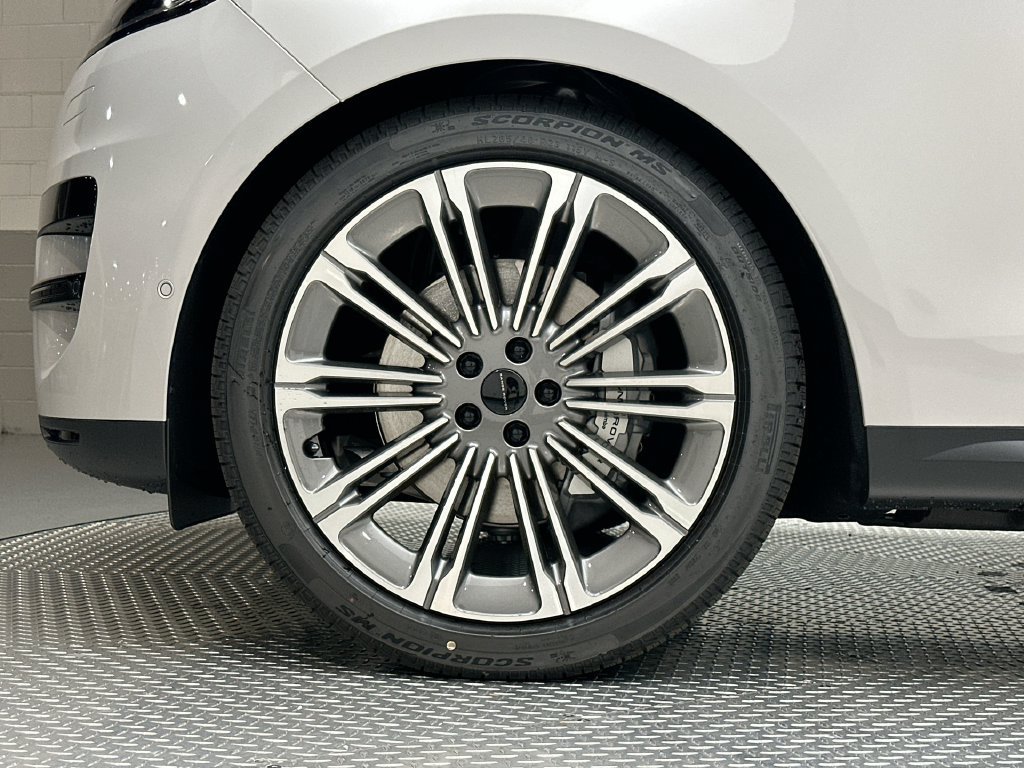 New 2027 Land Rover Range Rover Sport SE AWD/4WD image 5