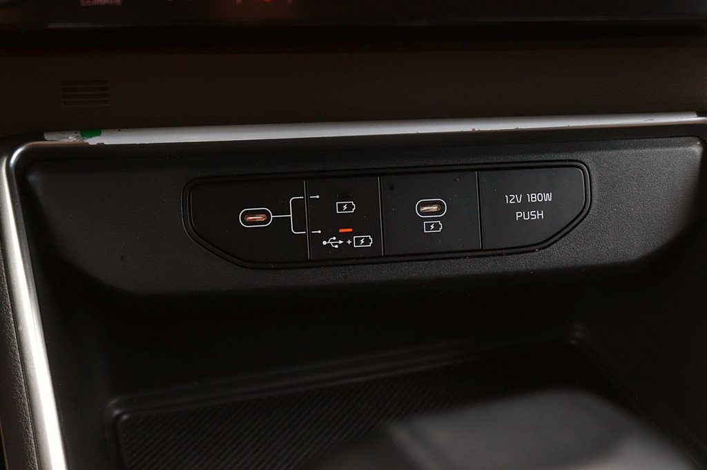 Used 2025 Kia Carnival FWD image 23