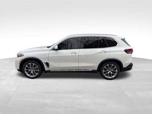 Used 2025 BMW X5 xDrive50e image 2