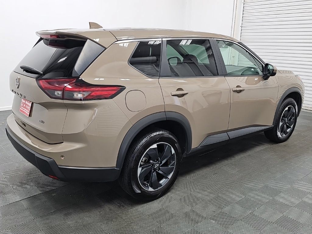 Used 2025 Nissan Rogue SV AWD/4WD image 9