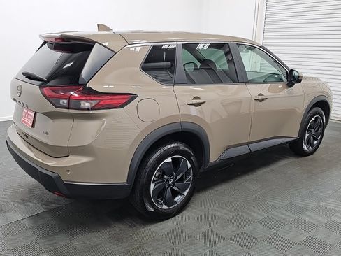 Used 2025 Nissan Rogue SV AWD/4WD image 9