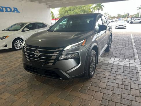 Used 2025 Nissan Rogue S FWD image 6