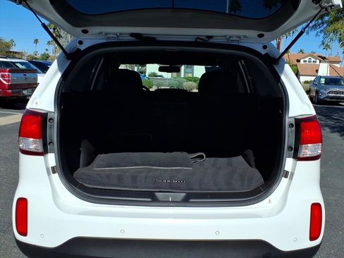 Used 2015 Kia Sorento LX image 14