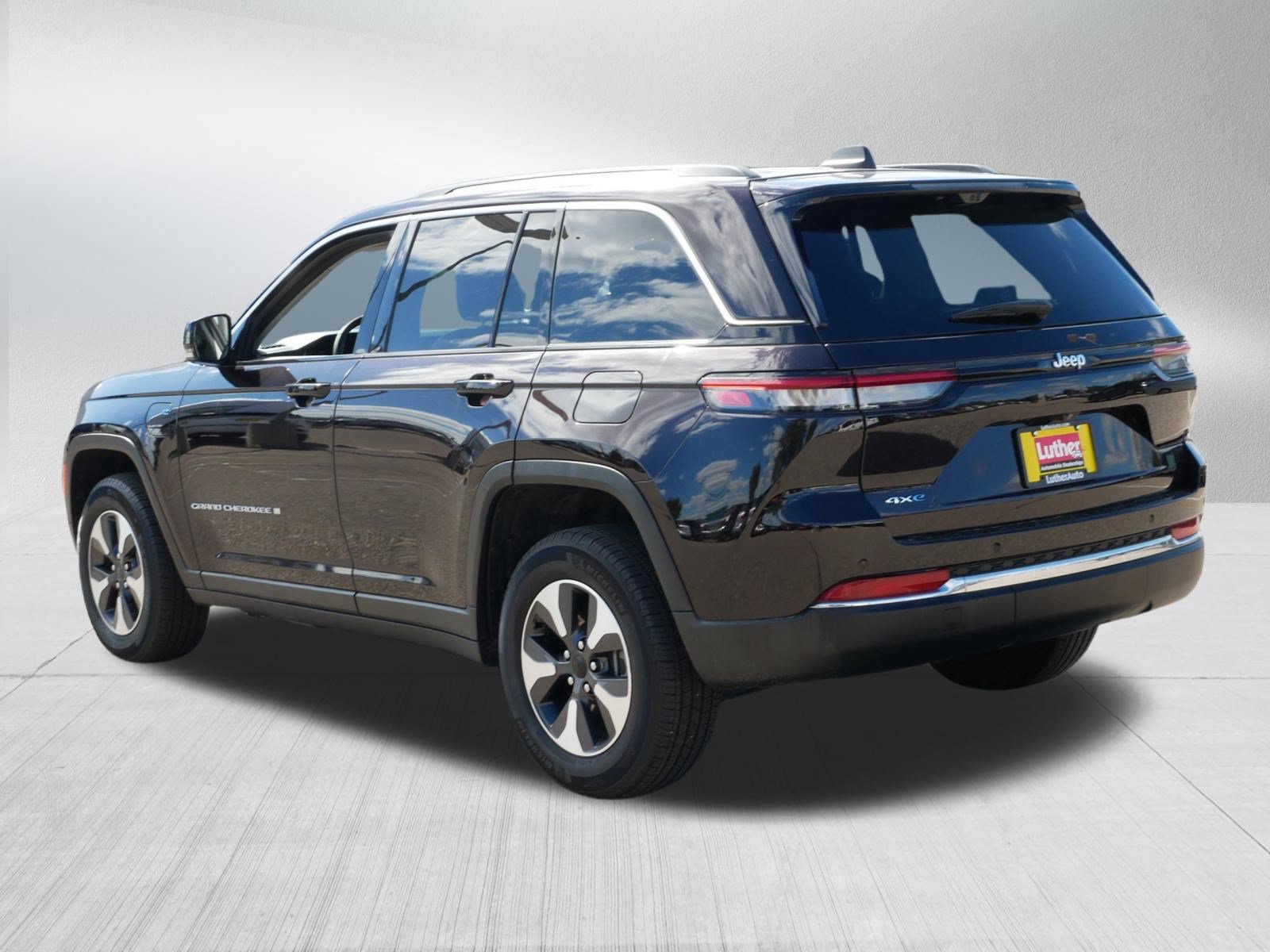 Used 2022 Jeep Grand Cherokee Limited 4xe w/ Luxury Tech Group II AWD/4WD image 5