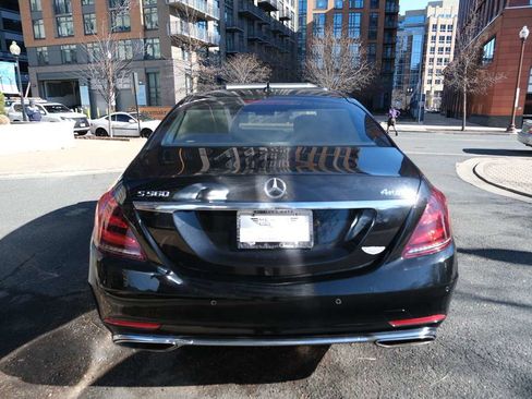 Used 2018 Mercedes-Benz S 560 4MATIC Sedan w/ Premium Package image 9