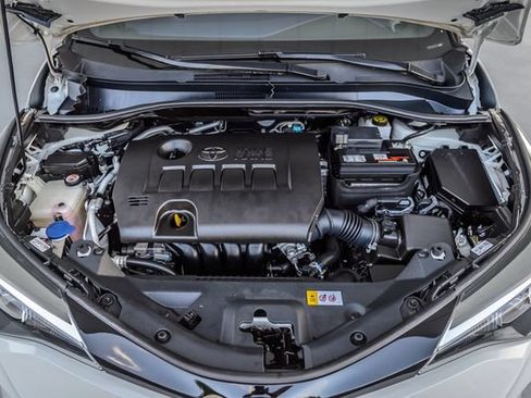 Used 2020 Toyota C-HR XLE FWD image 17