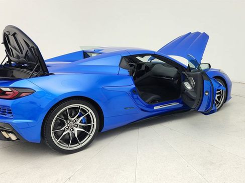 Used 2025 Chevrolet Corvette E-Ray AWD/4WD image 12