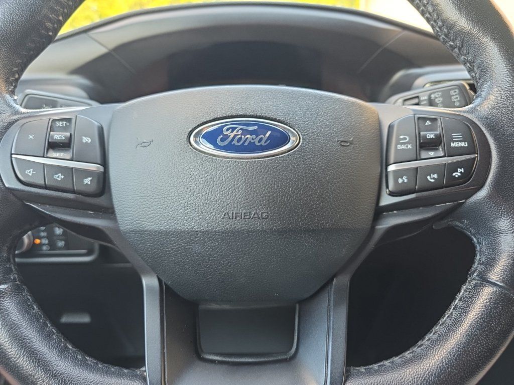 Used 2020 Ford Explorer XLT w/ Equipment Group 202A AWD/4WD image 16