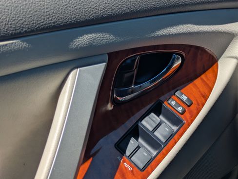 Used 2011 Toyota Camry XLE w/ SE/XLE Extra-Value Pkg image 24