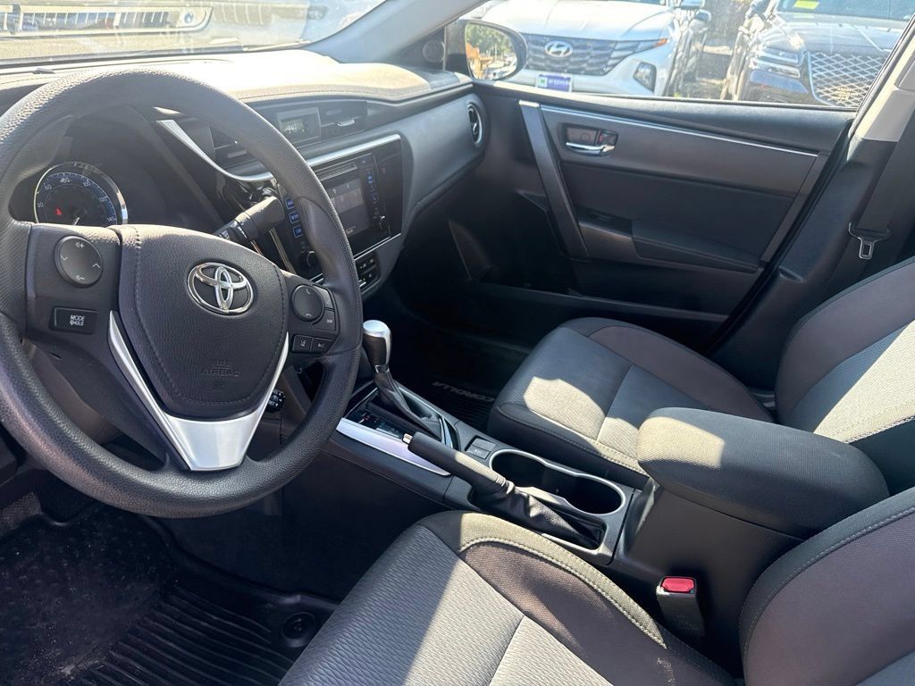 Used 2018 Toyota Corolla LE FWD image 12