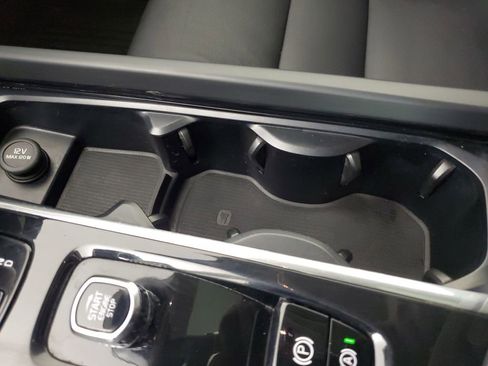 Certified 2023 Volvo XC60 B5 Plus w/ Climate Package image 33