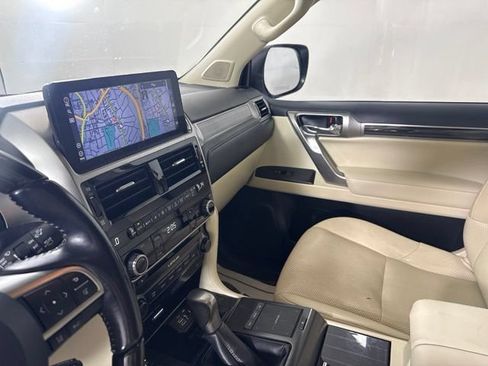 Used 2022 Lexus GX 460 Luxury w/ Sport Design Package AWD/4WD image 17