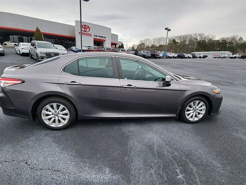 Used 2019 Toyota Camry LE image 9
