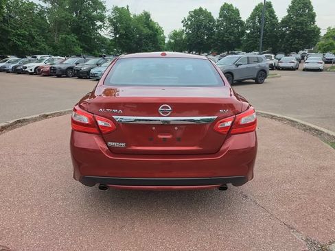 Used 2016 Nissan Altima 2.5 SV w/ Convenience Package FWD image 4