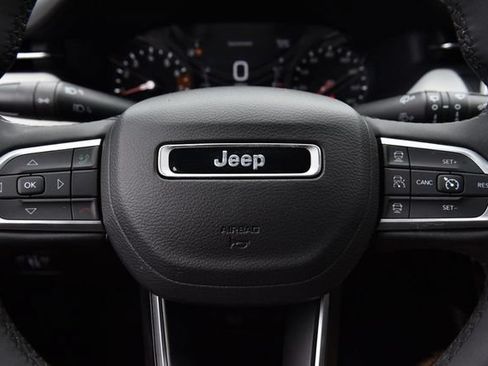 Used 2025 Jeep Compass Limited AWD/4WD image 19