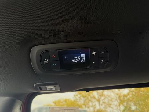 New 2026 Chrysler Pacifica Limited w/ Uconnect Theater Family Group FWD image 31